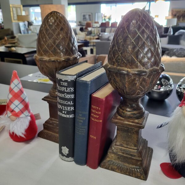 finial bookend